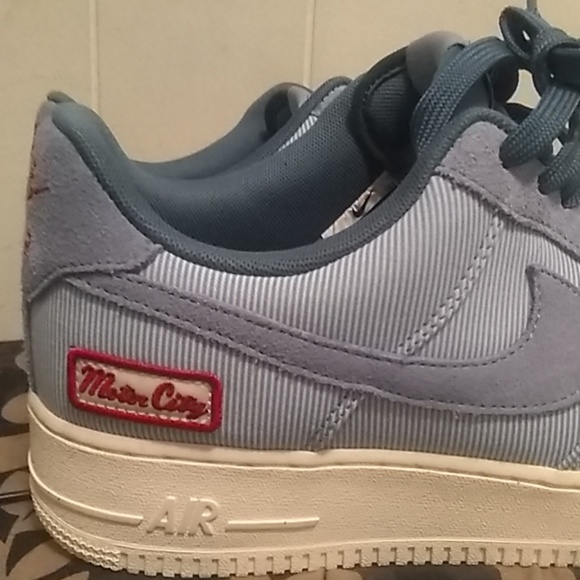 Shoe - Picture 1 of 4